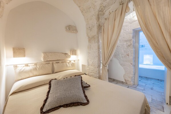 3 bedrooms, iron/ironing board, travel crib, free WiFi