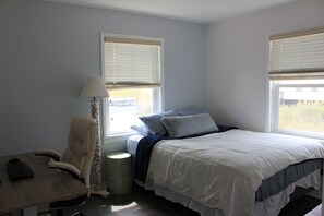 2 slaapkamers, een bureau, een strijkplank/strijkijzer, gratis wifi