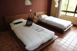 Deluxe Double Room | Iron/ironing board, free WiFi