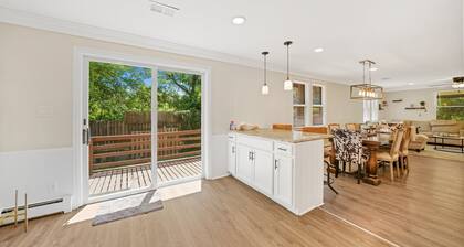 Modern & Cozy 4 bd/3 ba WC convenience!