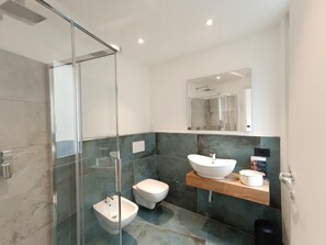 Shower, hair dryer, bidet - Ca di Cambret 2 with lake view (Stresa)