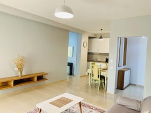 Smart TV, books - Divjaka Apartments 2 | City Center (Divjakë)