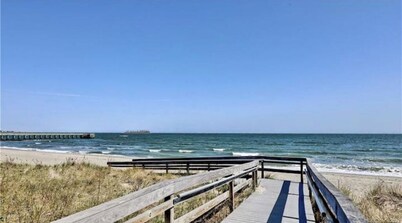 The W – Coastal + Cozy - Walk to Beach + Tyde