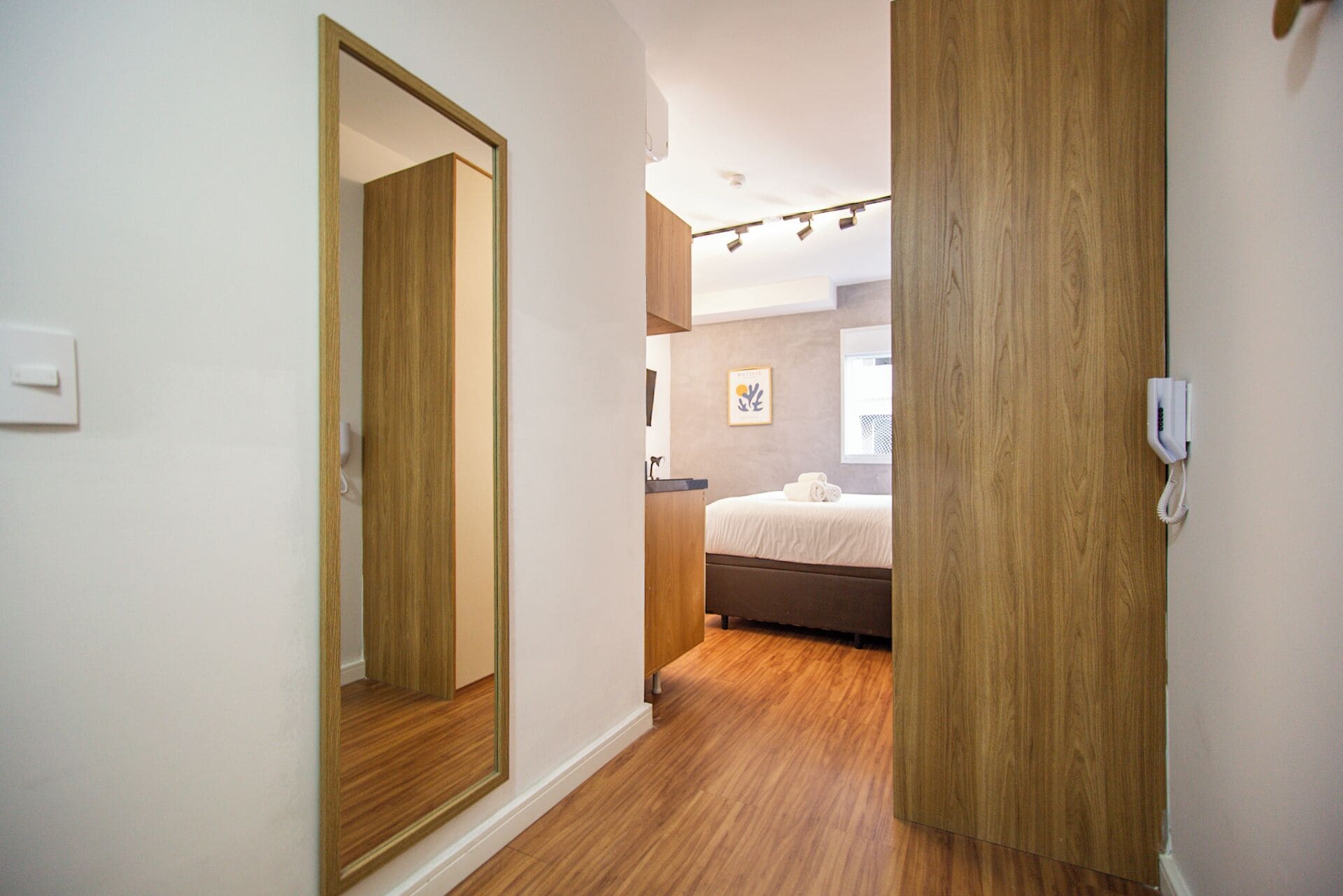 Standard Studio (589801) | Desk, laptop workspace, free WiFi, bed sheets