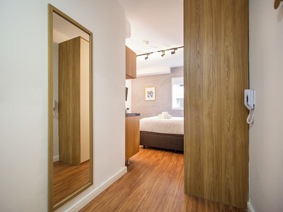 Standard Studio (589801) | Desk, laptop workspace, free WiFi, bed sheets