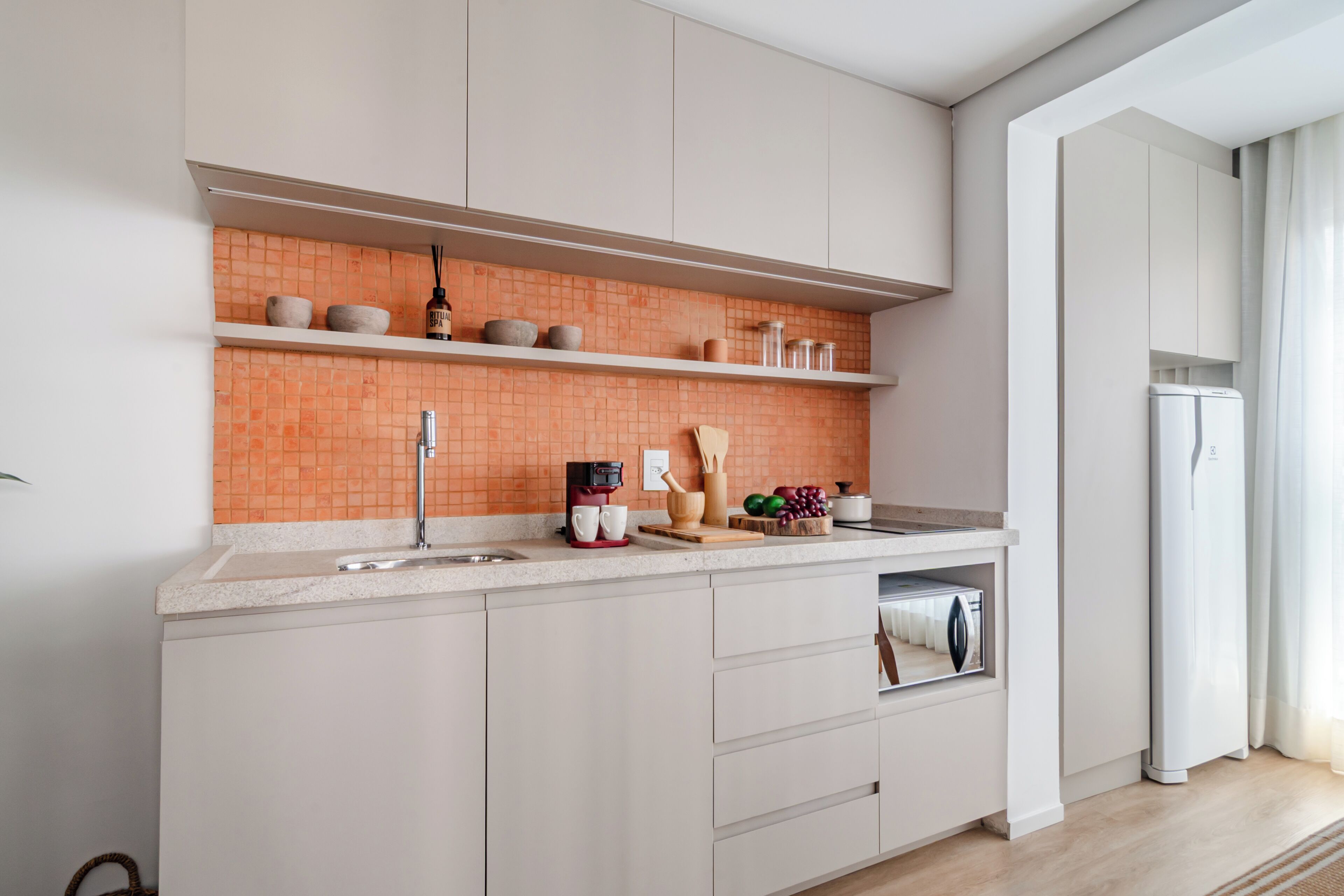 Basic-Zimmer | Eigene Küche | Kühlschrank, Herdplatte, Espressomaschine, Kochgeschirr/Geschirr/Besteck