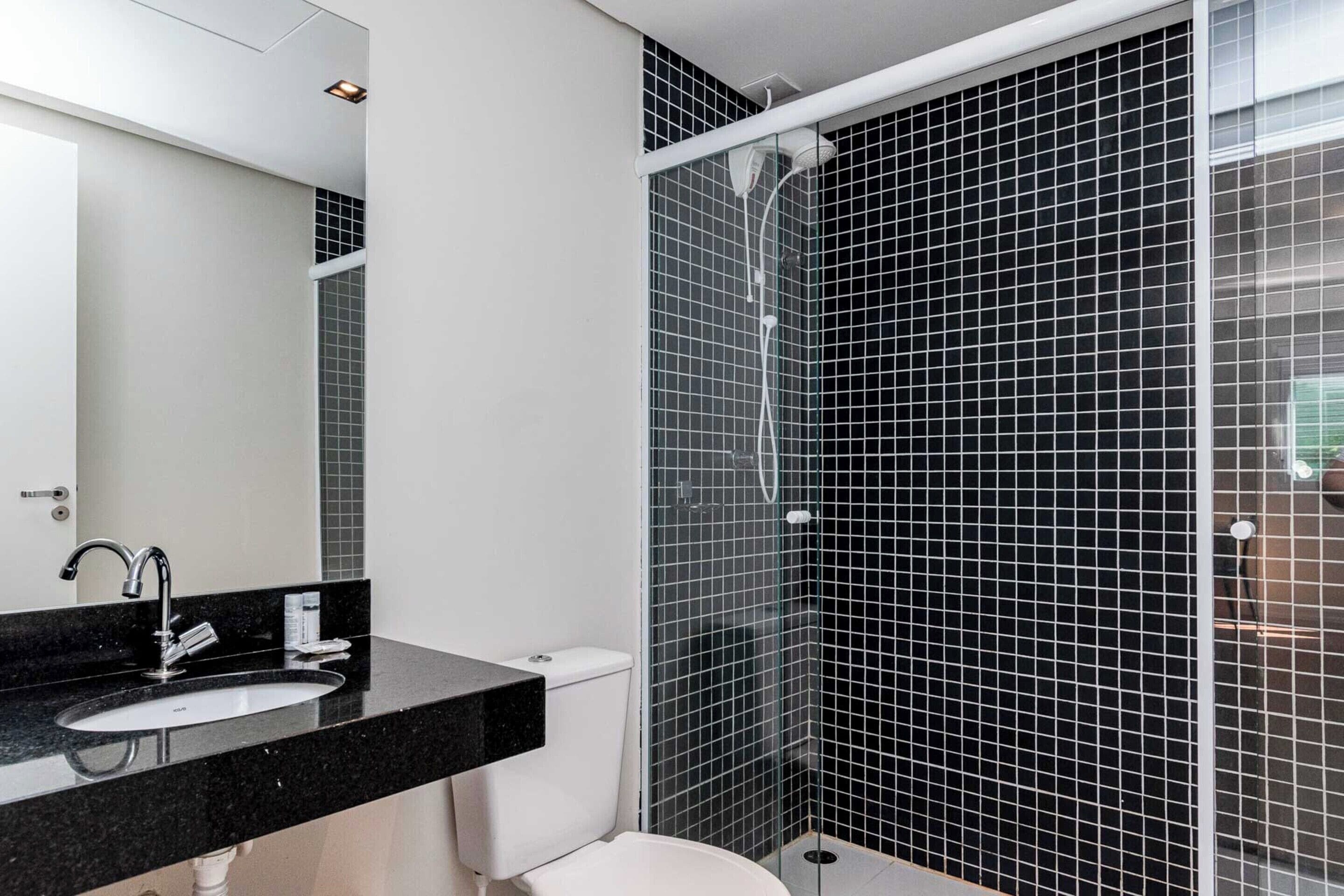 Premium Studio (439863) | Bathroom | Shower, towels, soap, shampoo