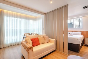 Basic Room | Desk, laptop workspace, free WiFi, bed sheets - 360 Praça da Árvore (São Paulo)