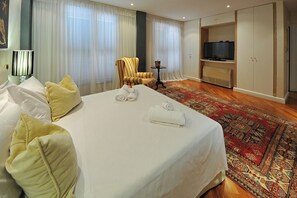Deluxe Suite | Memory-foam beds, individually furnished, blackout curtains, free WiFi - Casa di Giò (Lanuvio)