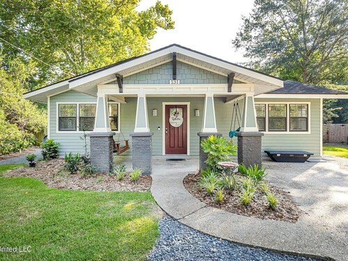 Beach Cottage Lafayette Circle