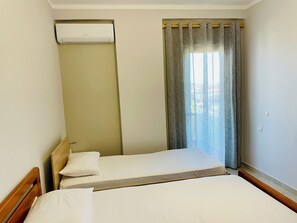 2 bedrooms, desk, iron/ironing board, travel cot - EasyTrip Family - 2 bedrooms - City Center_417 (Divjakë)
