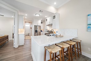 Fridge, microwave, oven, stovetop - Coastal 4-Bedroom Gem, Near the Beach (Galveston)