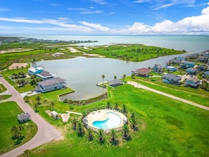 Exterior - Coastal 4-Bedroom Gem, Near the Beach (Galveston)