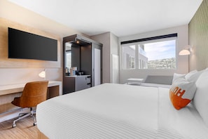 Premium bedding, desk, laptop workspace, blackout curtains - Cambria Hotel Burbank Airport (Burbank)