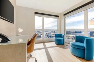 Ropa de cama de alta calidad y escritorio