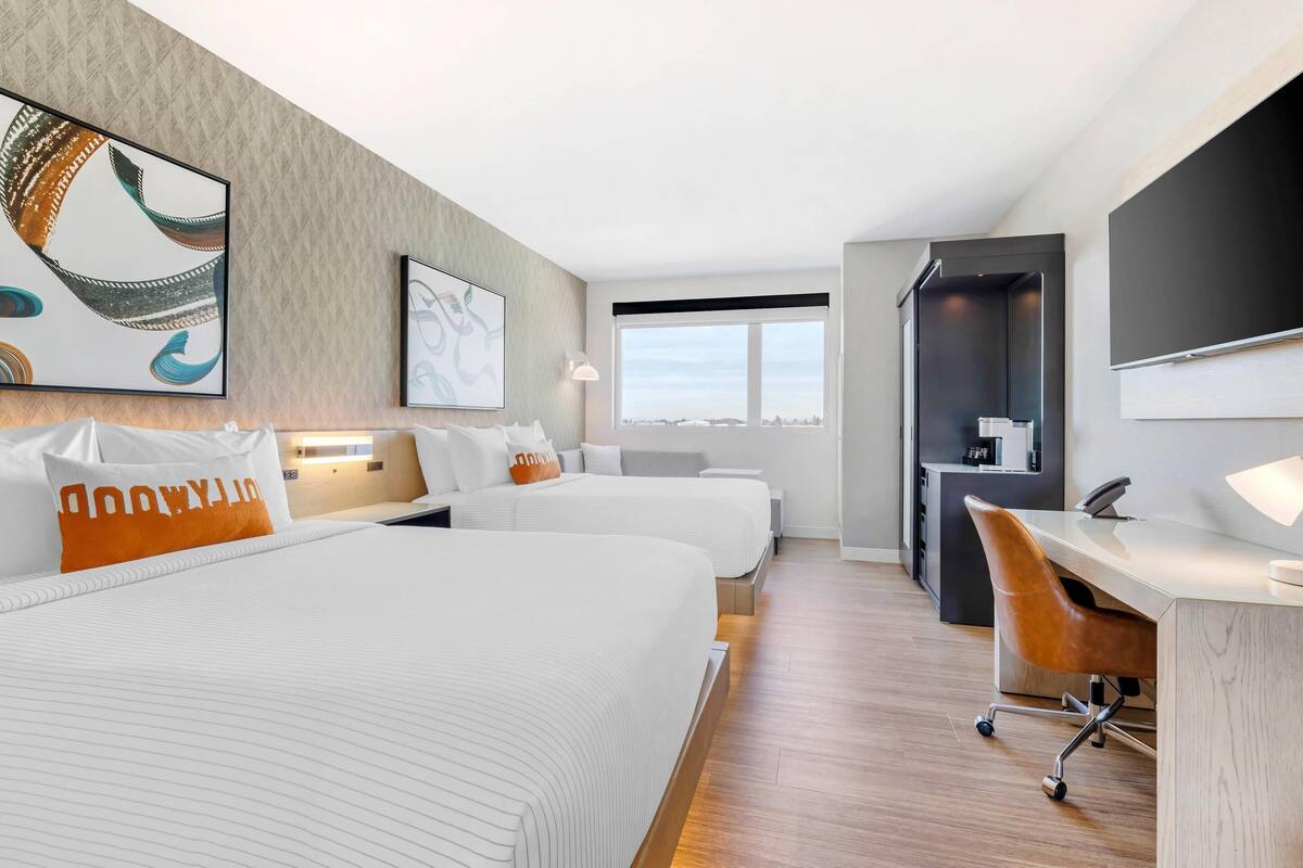 1 bedroom, premium bedding, desk, laptop workspace