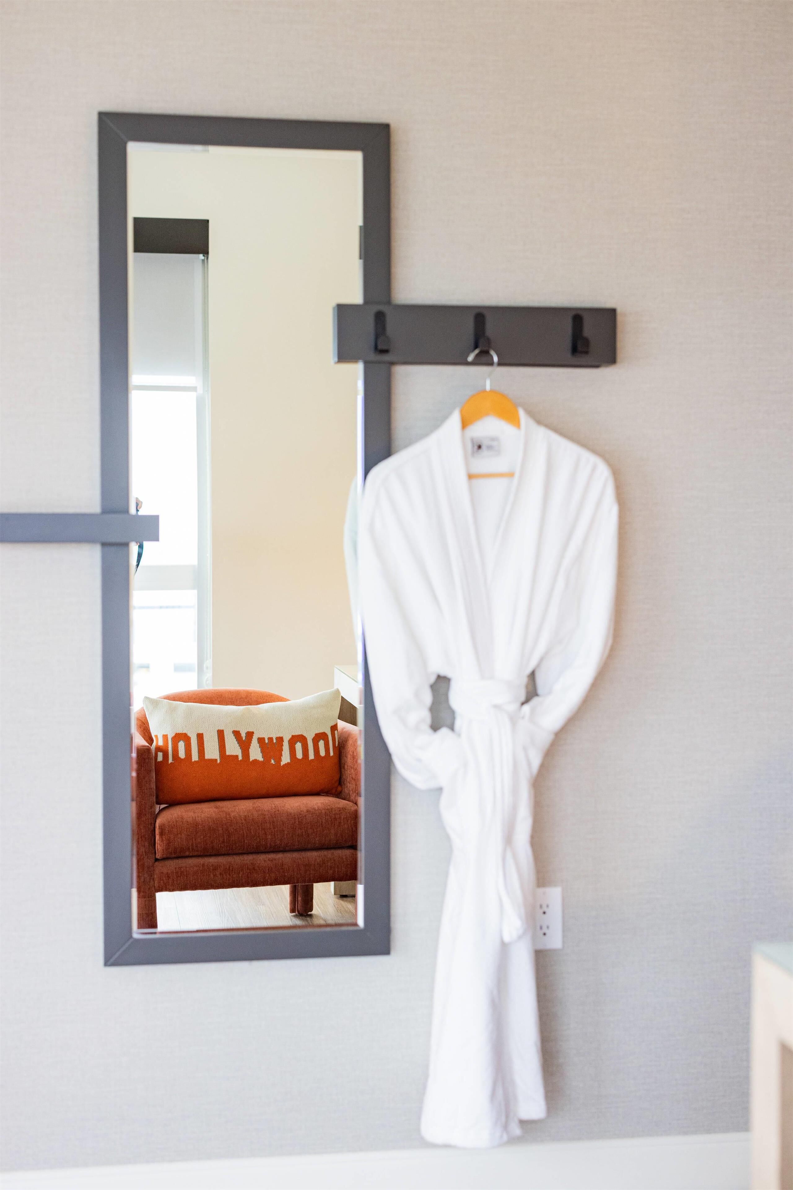 1 bedroom, premium bedding, desk, laptop workspace