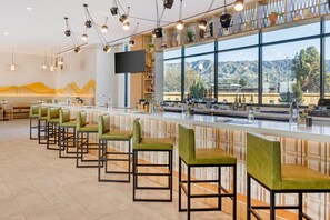 Breakfast, dinner served; American cuisine, alfresco dining - Cambria Hotel Burbank Airport (Burbank)