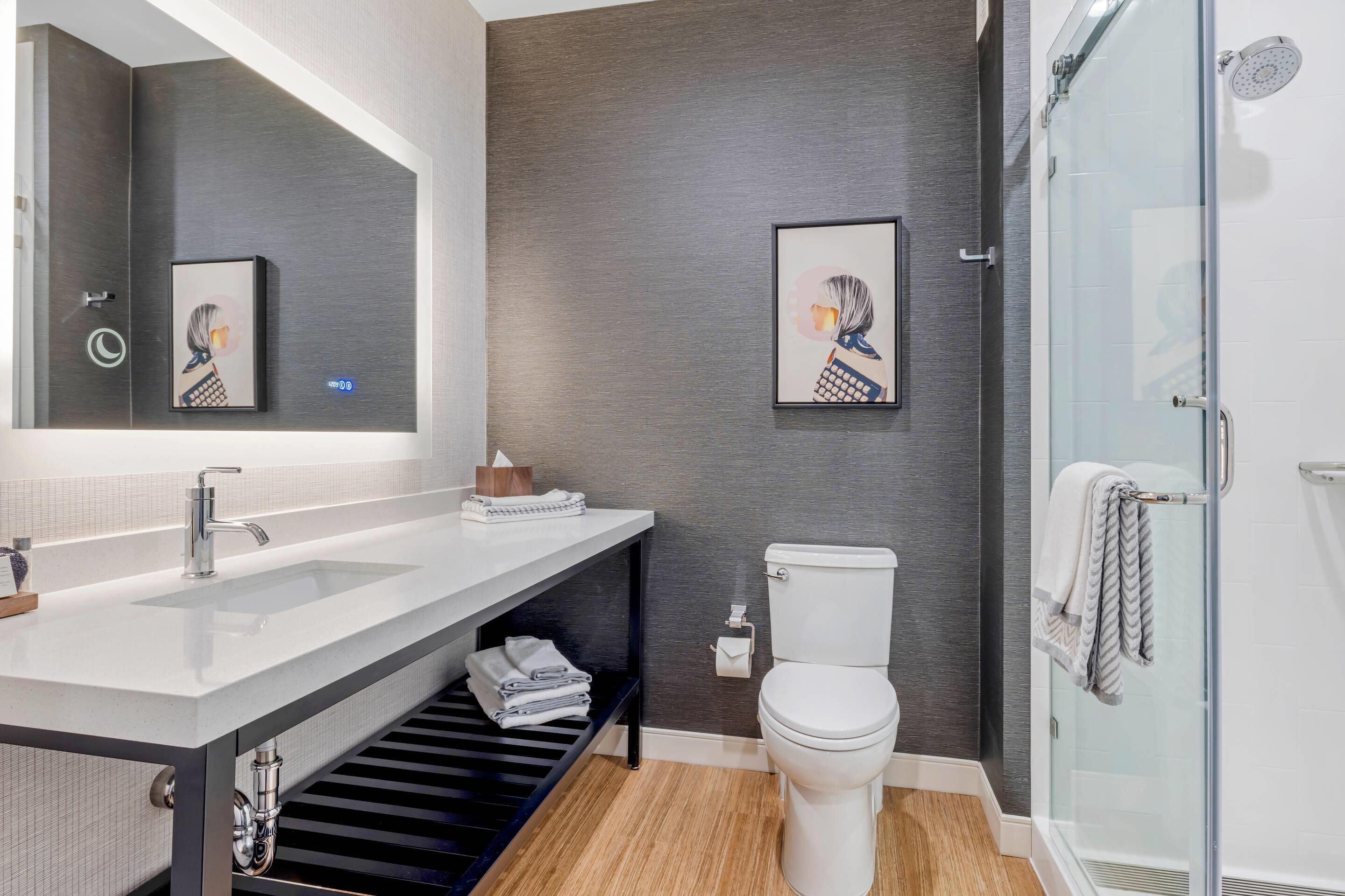 1 bedroom, premium bedding, desk, laptop workspace