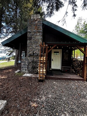 Exterior detail - Gateway at the Crossroads! Yellowstone, Henry's Lake & Island Park-sleeps 10 (Island Park)