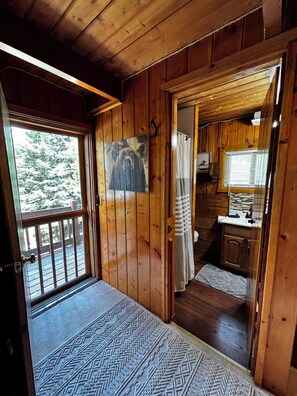 Interior - Gateway at the Crossroads! Yellowstone, Henry's Lake & Island Park-sleeps 10 (Island Park)