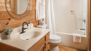 Standard House | Bathroom | Combined shower/tub