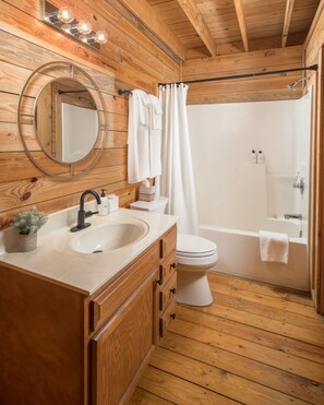 Standard House | Bathroom | Combined shower/tub - Red Feather Cabins 300 (Boone)