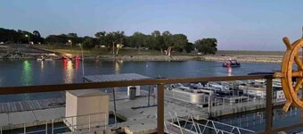 Harlan County Lake Retreat