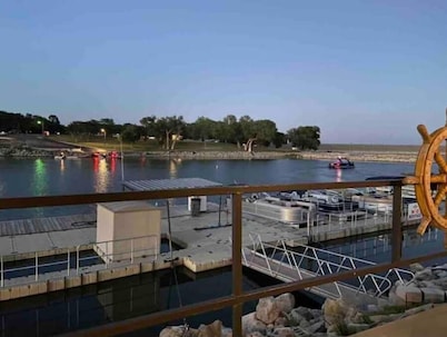 Harlan County Lake Retreat