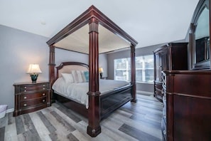 6 quartos, ferros/tábuas de passar roupa, Wi-Fi, roupa de cama