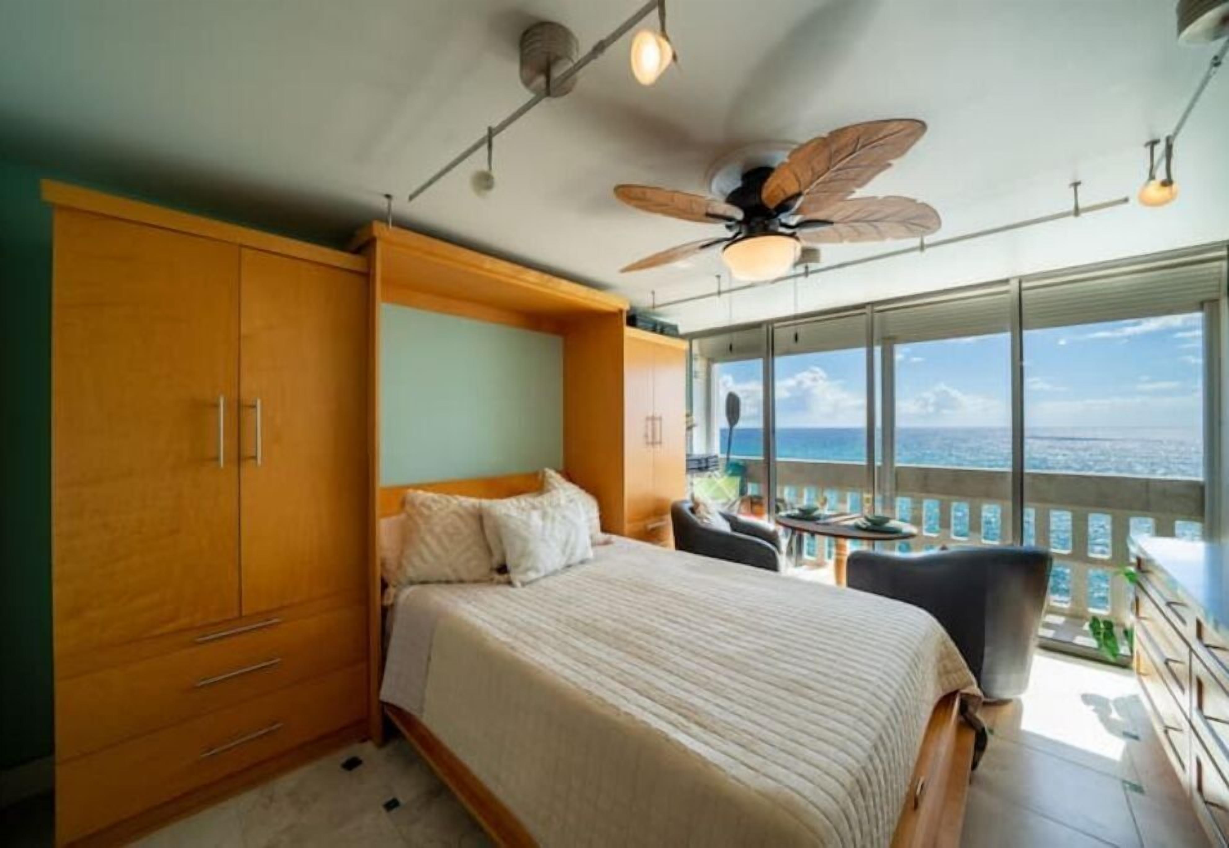 Beachfront in Paradise/ 45 minutes to Honolulu