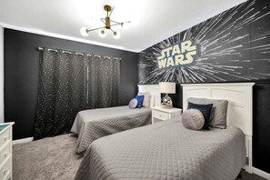 5 bedrooms, iron/ironing board, WiFi, bed sheets