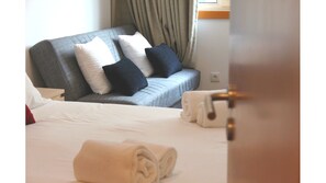 Studio Familial (Spacious flat in the center 4F) | 1 chambre, rideaux occultants, chambres insonorisées