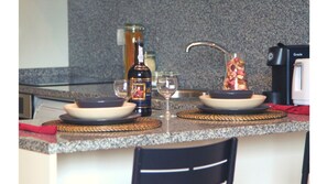 Studio Standard (Spacious flat in the center 5F) | Cuisine privée | Grand réfrigérateur, four, plaque de cuisson, machine à expresso