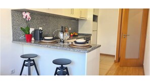 舒适开间 (Spacious flat in the center 5T) | 私人厨房 | 大冰箱、烤箱、炉灶、意式浓缩咖啡机