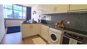 Comfort-Studio (Spacious flat in the center 5T) | Eigene Küche | Großer Kühlschrank, Ofen, Herdplatte, Espressomaschine