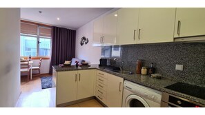 Standard-Studio (Spacious flat in the center 5F) | Eigene Küche | Großer Kühlschrank, Ofen, Herdplatte, Espressomaschine