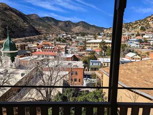 Central Location and Spectacular Views - Unit 3!