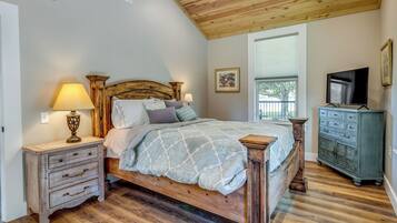 2 bedrooms, iron/ironing board, internet, bed sheets