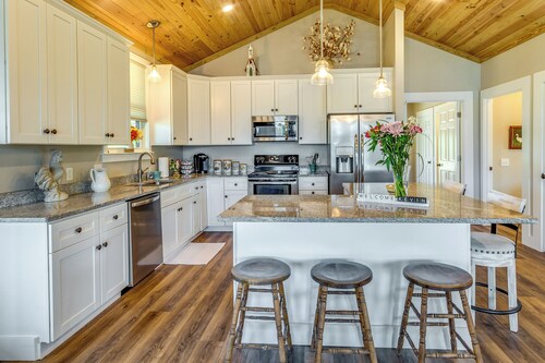 Escape to Nature: Lakefront Jay Cottage w/ Views!