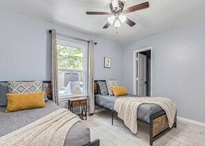 4 bedrooms, iron/ironing board, WiFi, bed sheets - Heated Pool/Spa/Billiard Table/Shuffleboard/BBQ (Austin)