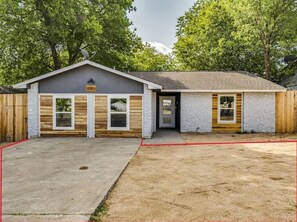 Exterior - Heated Pool/Spa/Billiard Table/Shuffleboard/BBQ (Austin)