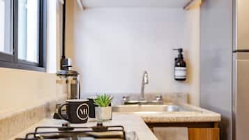 Microwave, cookware/dishes/utensils, freezer