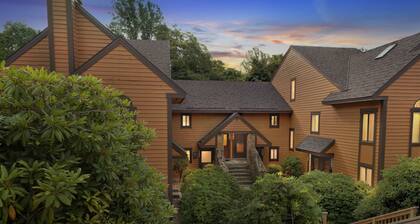 7 Springs Ski & Mountain Adventure Condo by RedAwning