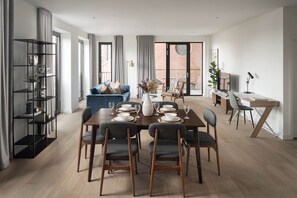 Two Bedroom Apartment | In-room dining - Urban Rest Dublin Docklands (Dublin)