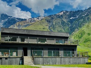 Front of property - Hotel Misty Mountain (Kazbegi)