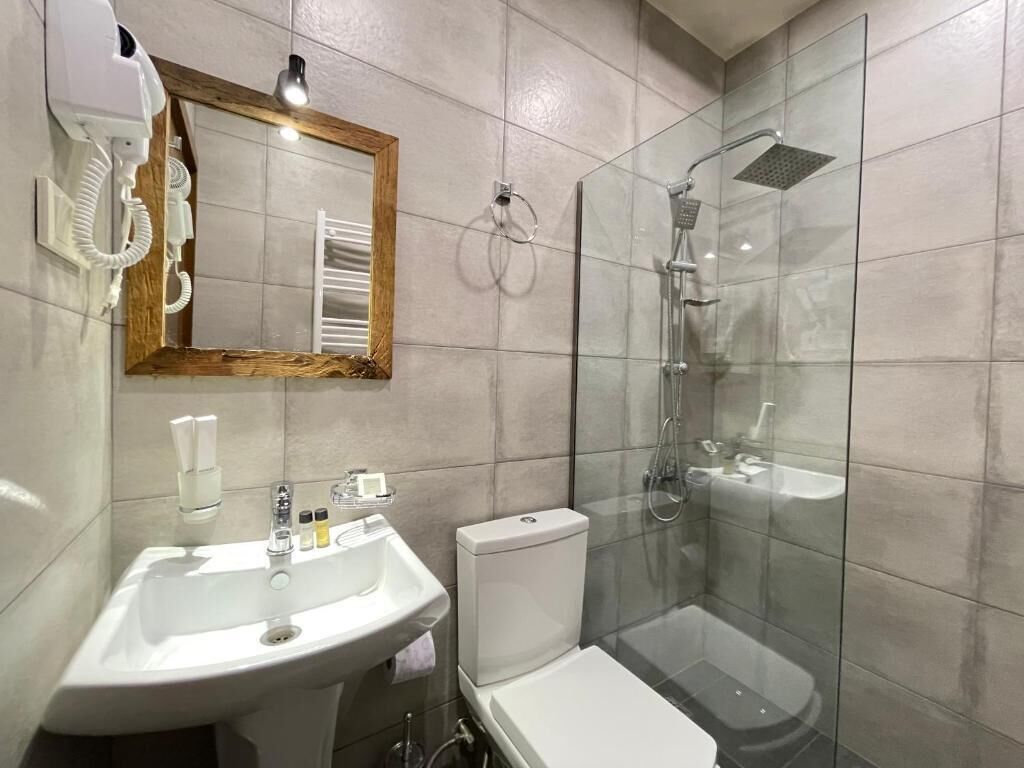 免费洗浴用品、吹风机、浴袍、毛巾