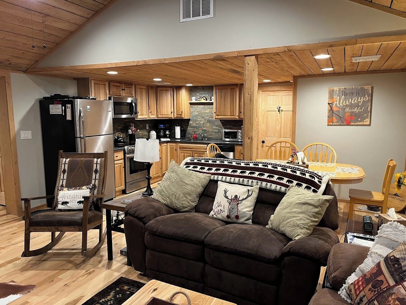 智能电视、壁炉、立体声音响