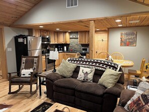 Smart TV, chimenea y estéreo 