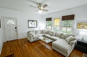Living area - Charming Home in Mid City! (Baton Rouge)